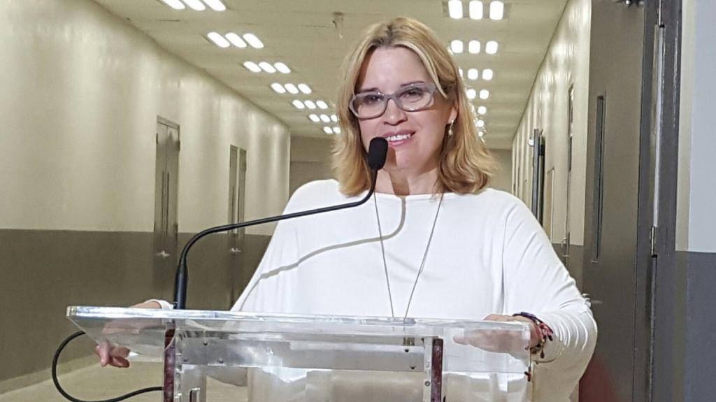  Alcaldesa de San Juan entrega estipendio a 106 m&eacute;dicos residentes del Hospital Municipal 