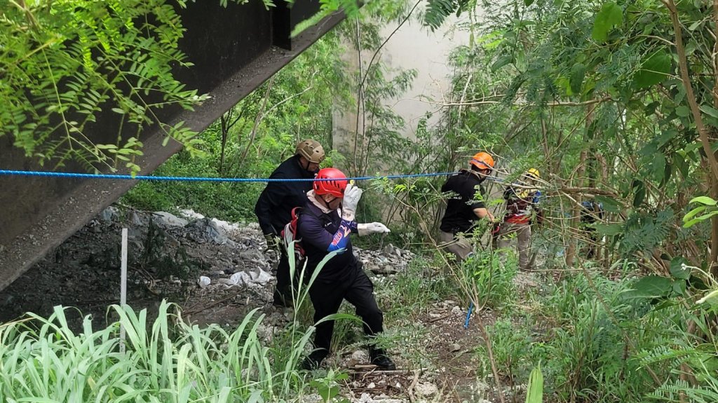  Hallan cuerpo de mujer que dej&oacute; su veh&iacute;culo en el Monumento al J&iacute;baro en Cayey 