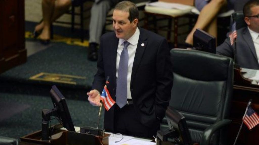  Asignan fondos para construcci&oacute;n tanque de agua en barrio de Pe&ntilde;uelas 