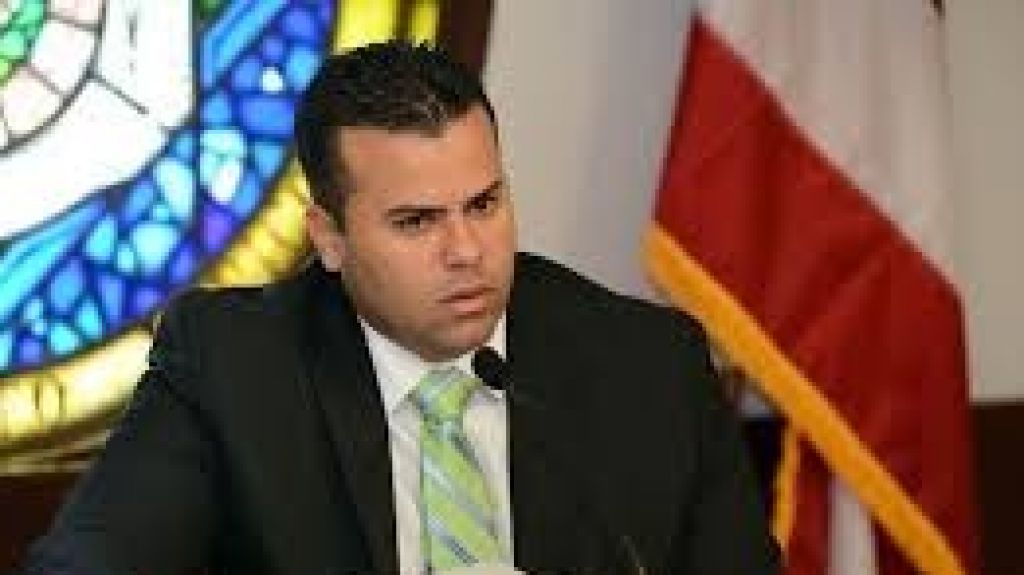  Representante Ram&oacute;n Luis Cruz presenta resoluci&oacute;n en repudio del cierre de escuelas en el &aacute;rea este 