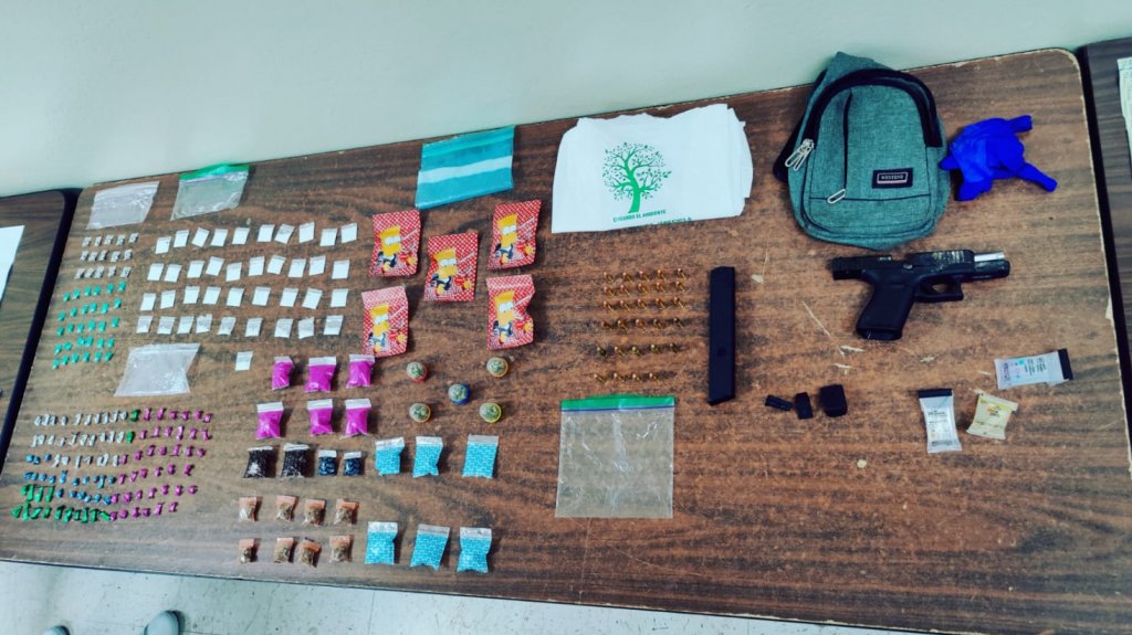  Fotos: Arrestan a &ldquo;chamaquito&rdquo; de 18 a&ntilde;os con pistola y drogas 