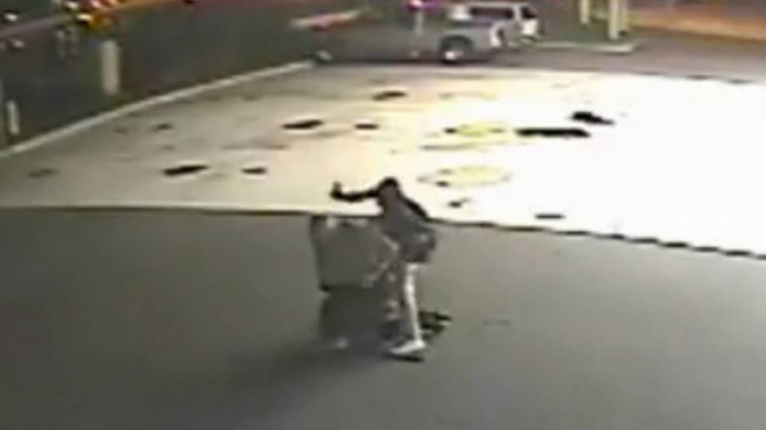 Video: PolicÃ­a acuchillado en gasolinera de Miami