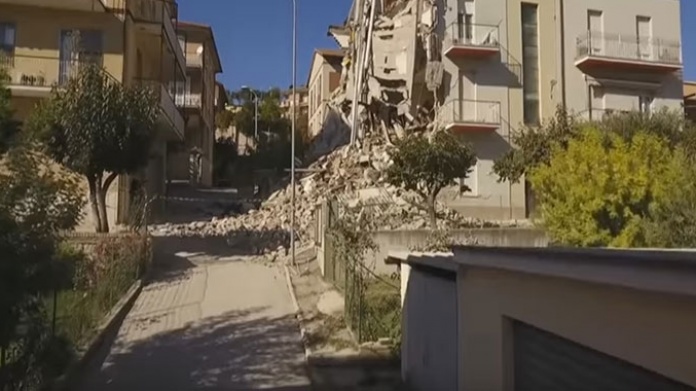 Video: DestrucciÃ³n que dejÃ³ el terremoto en Italia 