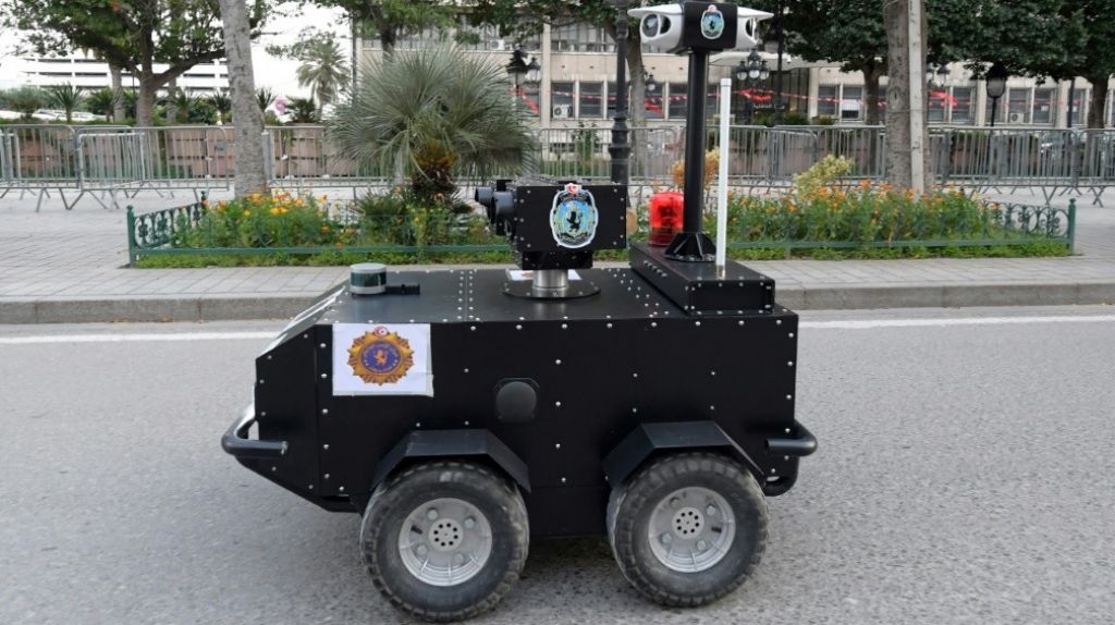  En T&uacute;nez, un robot policial para hacer respetar el "Toque de Queda" 