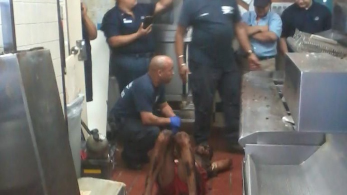 BOMBEROS RESCATAN INDIVIDUO QUE QUEDO PILLADO EN INTENTO DE ESCALAMIENTO