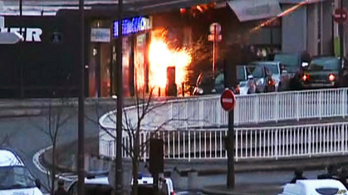 Mueren tres atacantes y varios rehenes en asaltos simultÃ¡neos en Francia