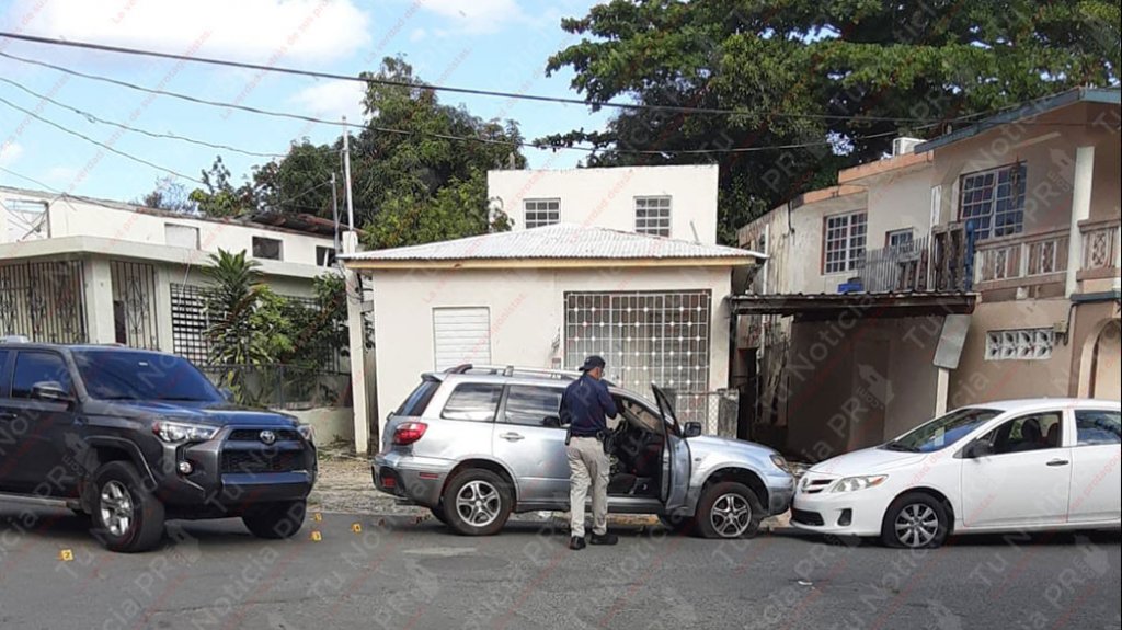  Esta foto capta el momento en que agentes de drogas Metro y C.I.C. &ldquo;Pillan&rdquo; a los asesinos de la mujer en motel de Carolina 