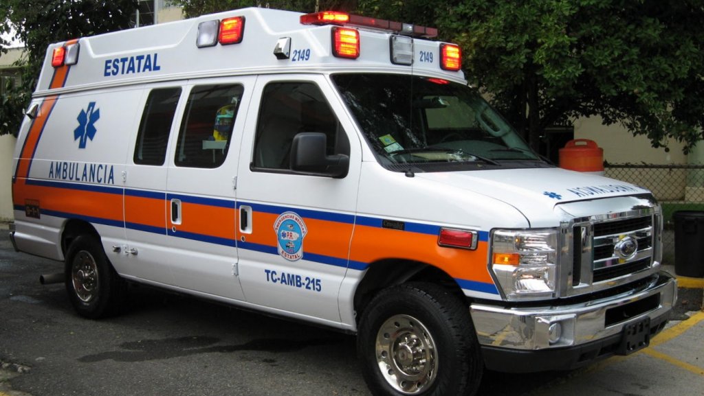  Menor de 5 a&ntilde;os sale corriendo a una avenida en Levittown y un auto los impacta a &eacute;l y a su madre 