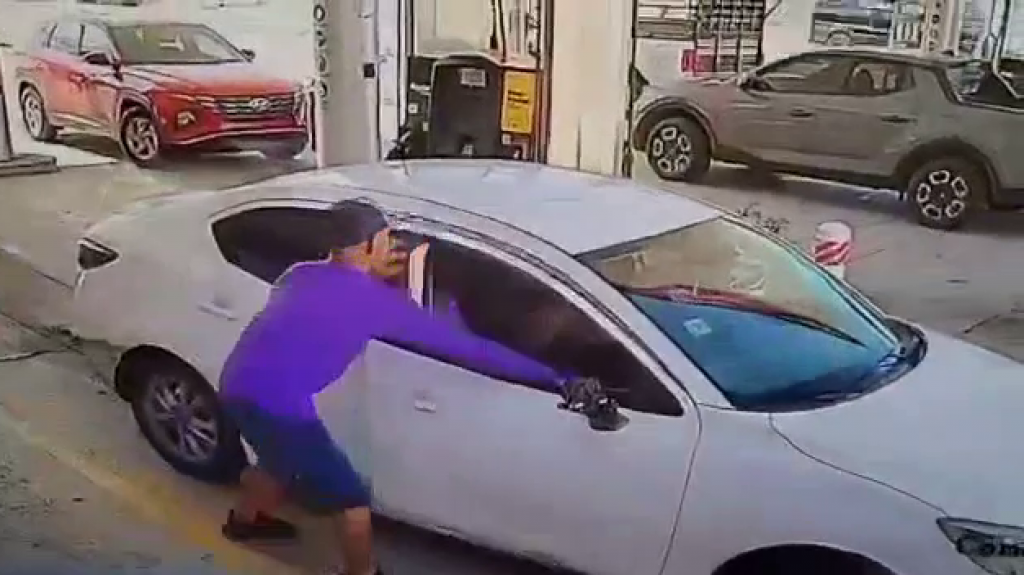  En video momento que &ldquo;Caco&rdquo; realiza &ldquo;Carjacking&rdquo; a mujer en Rinc&oacute;n 