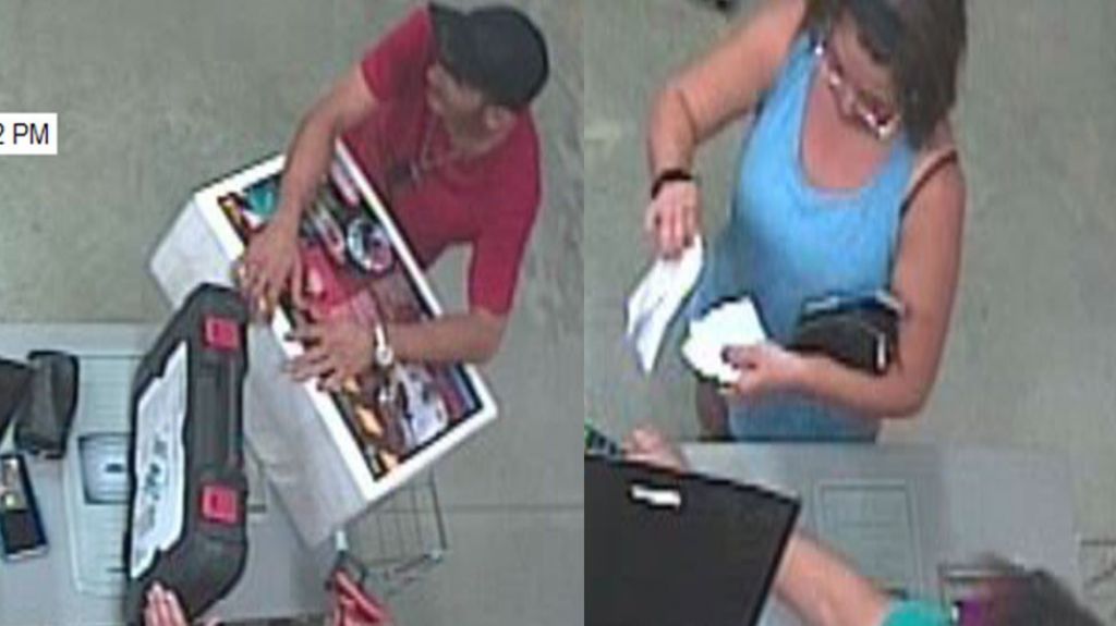  Policía Busca a una pareja que robo las tarjetas de crédito de una fiscal retirada en Guaynabo 