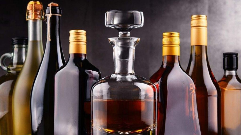  Siete detenidos y más de 70 botella de ron incautadas durante operativo en SDE 