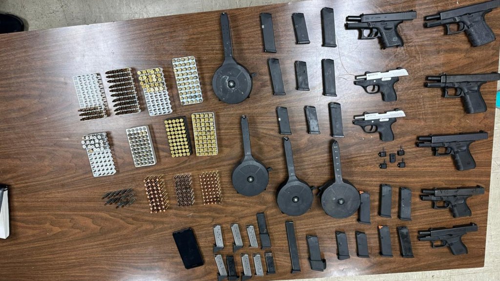  Divisi&oacute;n de Inteligencia y Arrestos de Bayam&oacute;n ocupan armas y drogas en Dorado 