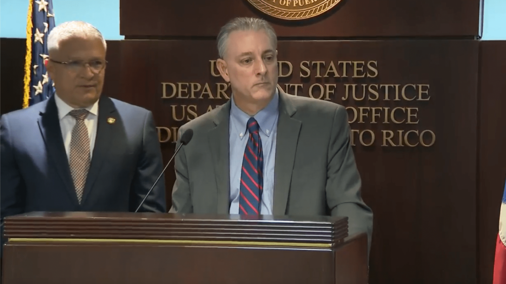  Federales arrestan y procesan a once personas por tr&aacute;fico de drogas mediante el servicio postal 