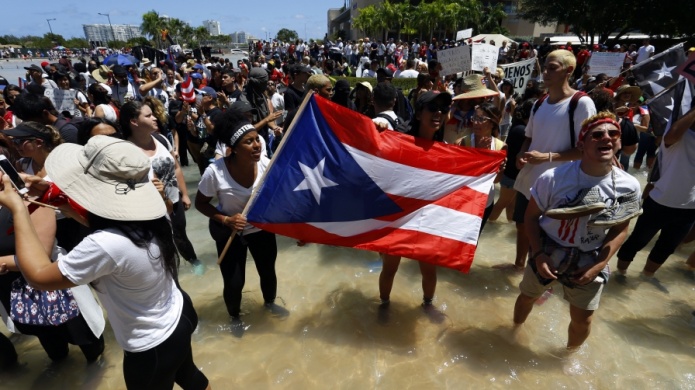 Maestros piden resistencia ante recortes salariales y de jornada
