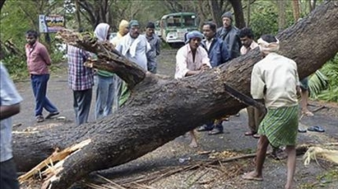 OTRO TIFÃN AZOTA LA INDIA