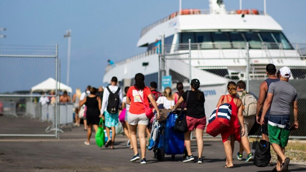  Alcalde de Vieques pide detener abusivo aumento en tarifa de estacionamiento en Roosevelt Roads 