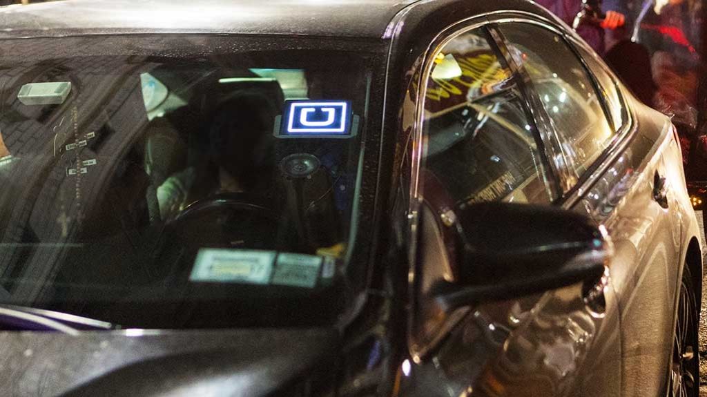 Muere chofer de Uber en expreso 22 mientras llevaba pasajeros al aeropuerto 