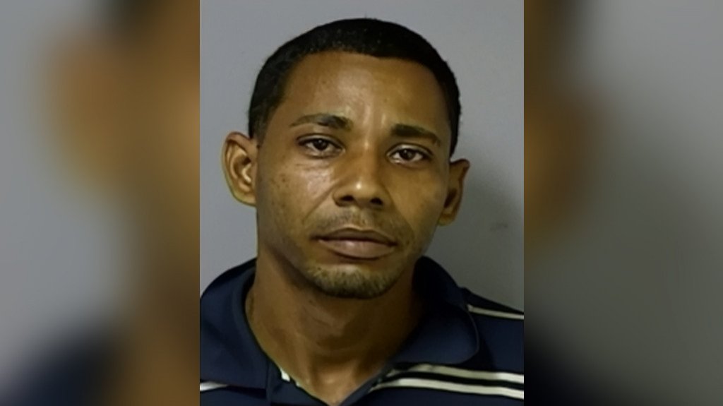  Video: Arrestan a Persona de Inter&eacute;s por el Crimen de Octogenaria en Humacao 