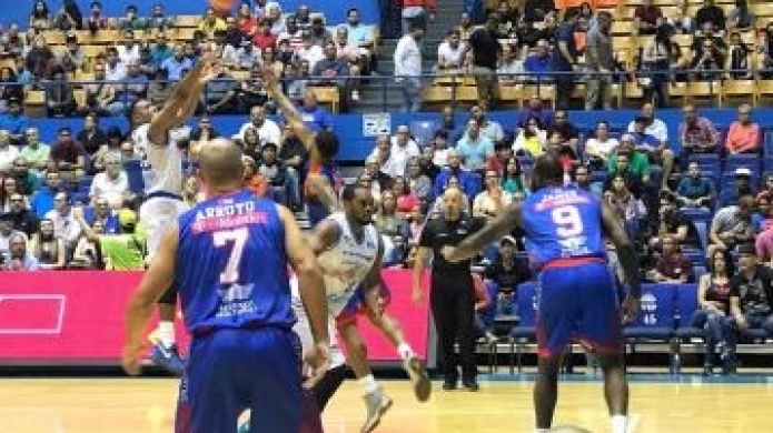 Duro revÃ©s inaugural de los Vaqueros ante los Cariduros