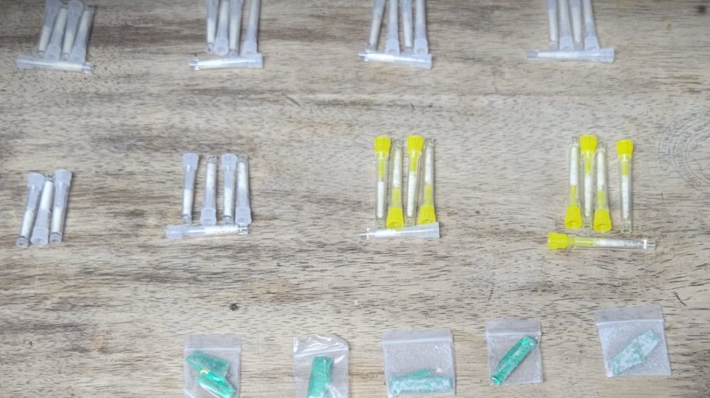  Ocupan drogas en cancha de baloncesto en Fajardo 