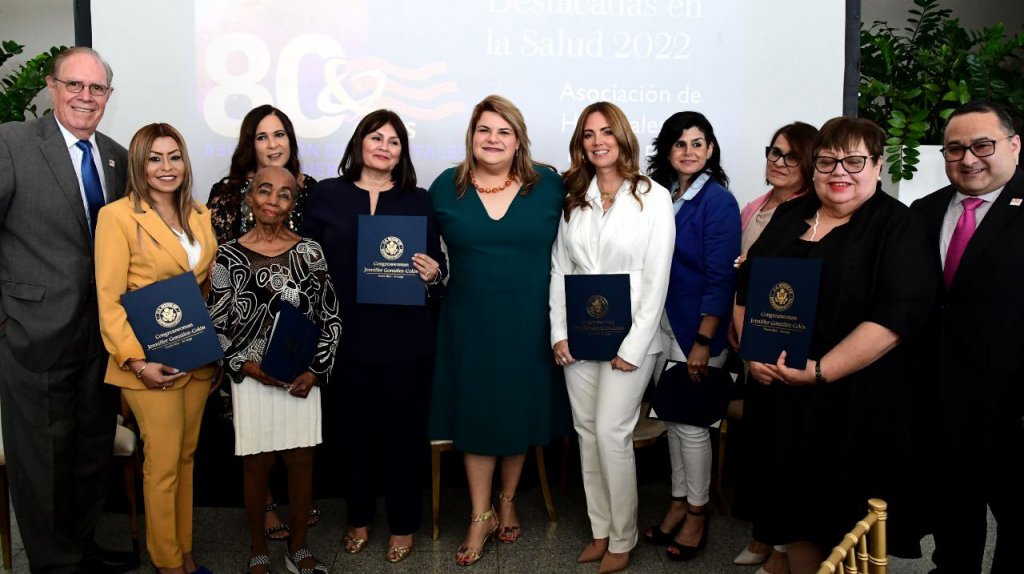  Reconocen a comisionada residente por abogar por fondos para salud 