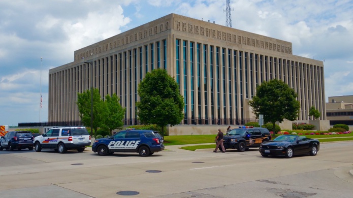 Al menos tres muertos tras un tiroteo en un tribunal de Michigan