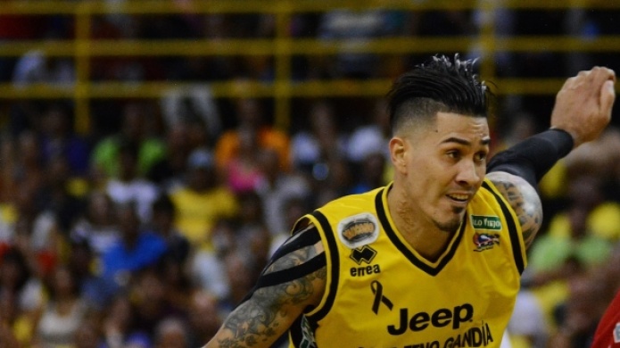 Arecibo vuelve a las victorias con gran trabajo ante los Santeros