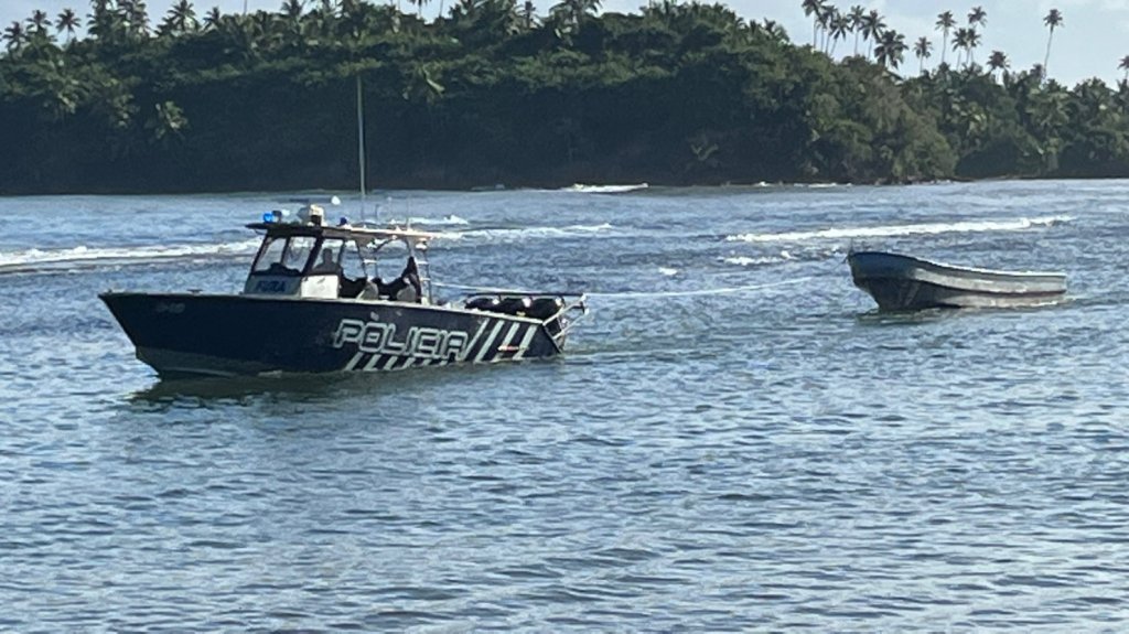  Fotos: Polic&iacute;a ocupa cargamento de coca&iacute;na y arresta a un hombre en Manat&iacute; 