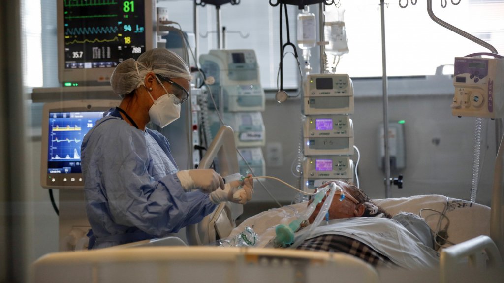  Brasil supera las 161.000 muertes por covid-19 y roza los 5,6 millones de casos 