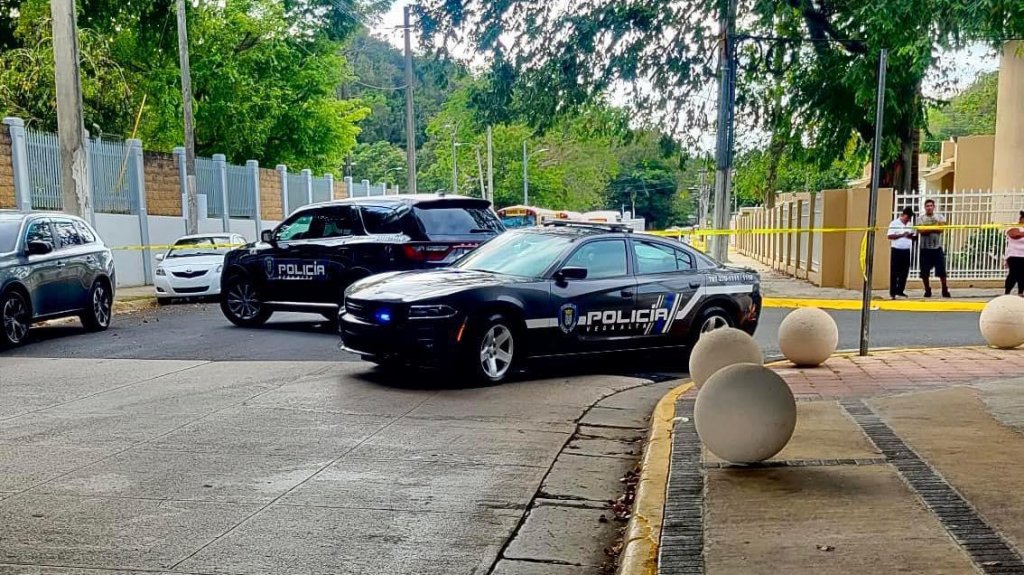  Tiroteo en Vega Alta deja un muerto y dos heridos frente a terminal de carros p&uacute;blicos 