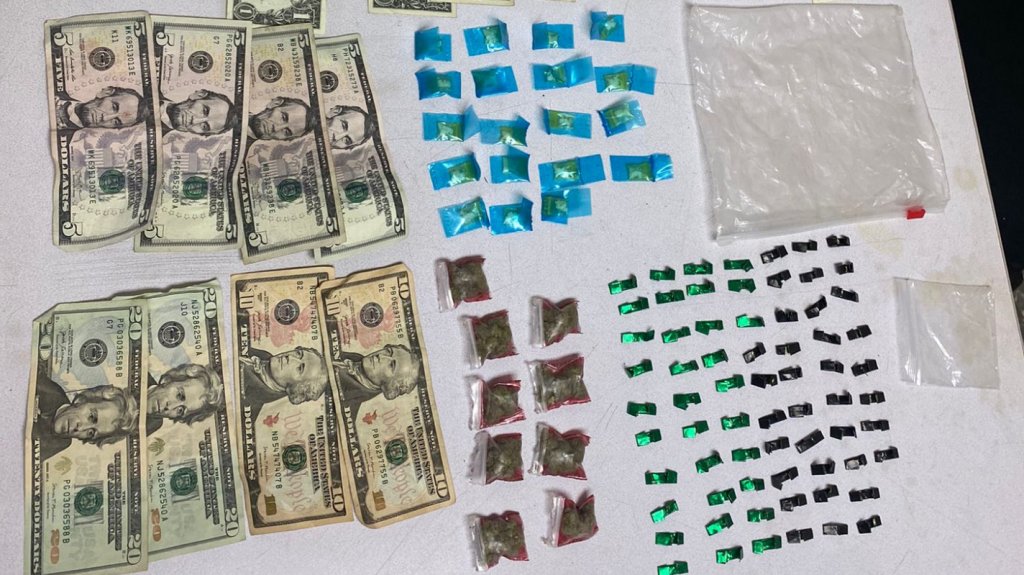  Dos arrestados por drogas en Aguadilla 