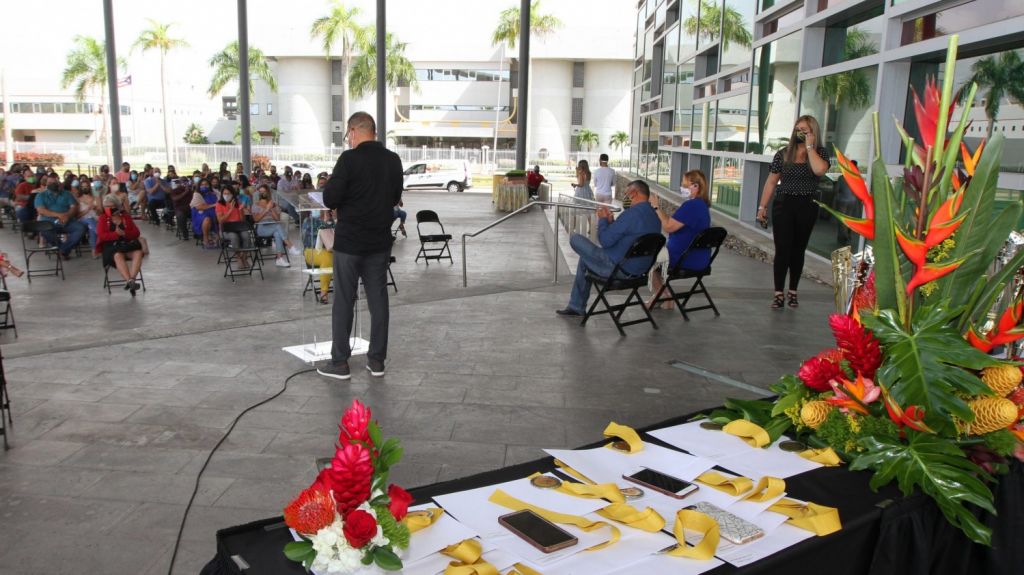  Entregan 42 mil d&oacute;lares en becas de honor a estudiantes de Humacao 