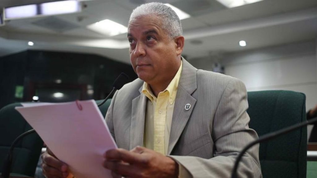  UIA levanta dudas sobre privatizaci&oacute;n servicio al cliente e instalaci&oacute;n de contadores 