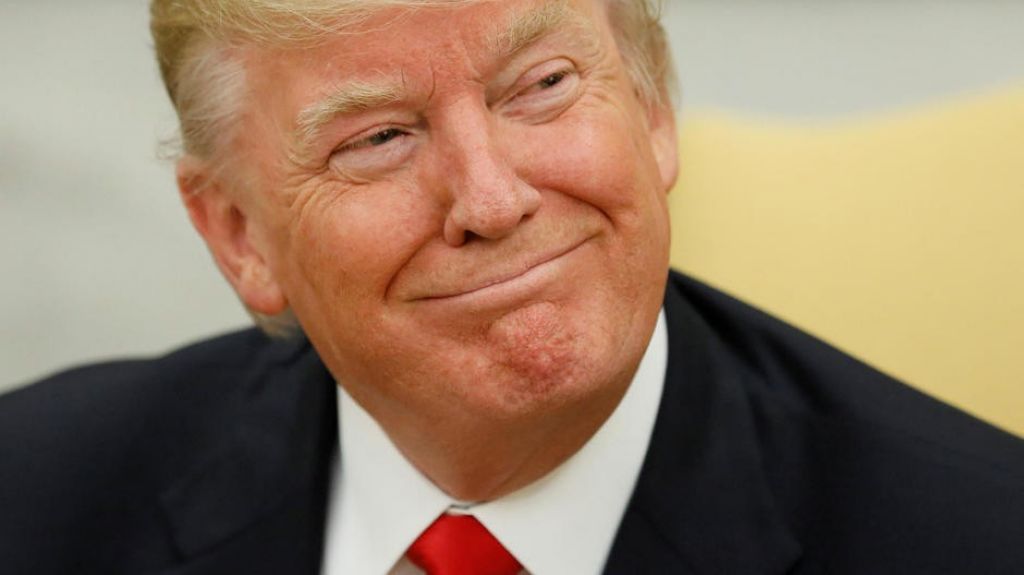  Trump env&iacute;a felicitaci&oacute;n "inc&oacute;moda" a Cuba 