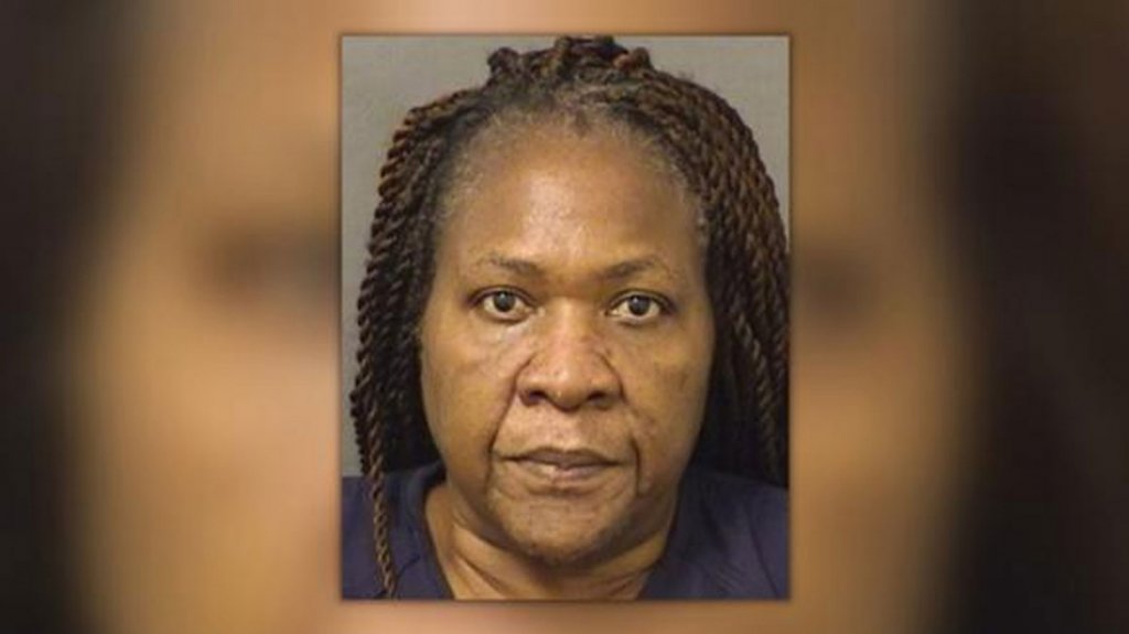  Arrestan en EE.UU. a una mujer acusada de apu&ntilde;alar a su marido m&aacute;s de 140 veces 