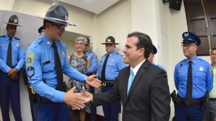 Mandatario presenta medida de seguridad y justicia salarial para los policÃ­as y retirados