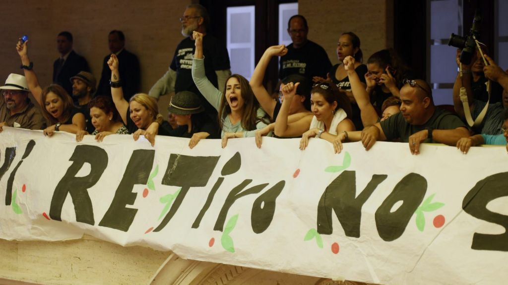  Maestros jubilados exigen a gobernador defenderlos ante recortes 