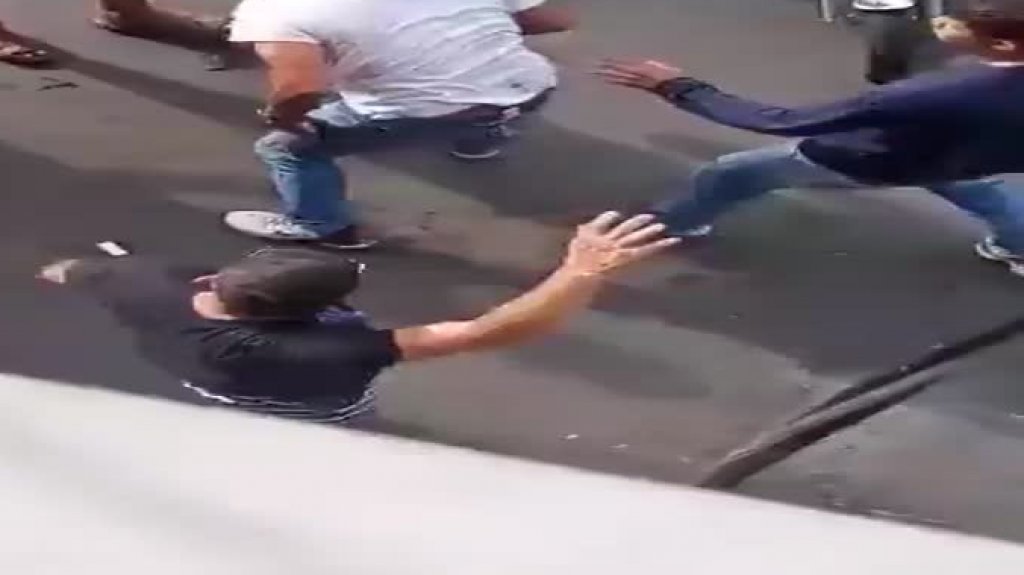 Video: Momento en que “Linchan” un delincuente que intentó asaltar un taller y el arma le “Falló” 