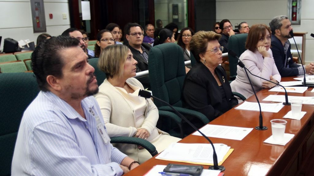  Representantes buscan garantizar presencia familiar en cuidado intensivo 