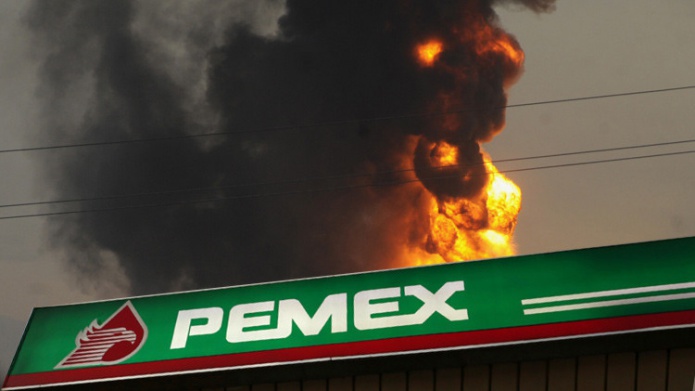 Una gran explosiÃ³n sacude una refinerÃ­a de Pemex en MÃ©xico (Video)