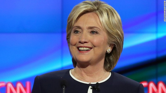 Clinton muestra confianza en el primer debate demÃ³crata