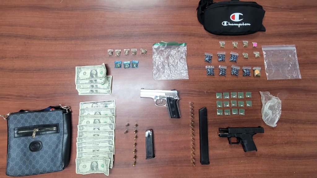  Detienen a cuatro j&oacute;venes con drogas y armas en Aguadilla 