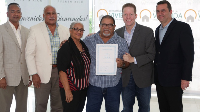 ENTREGAN TITULOS A 72 FAMILIAS DE TOA BAJA Y PUEBLOS ALEDAÃOS