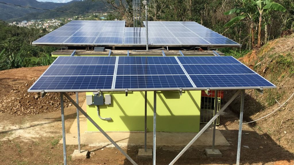  En Adjuntas la primera estaci&oacute;n radial en el Caribe con transmisor que opera totalmente con energ&iacute;a solar 
