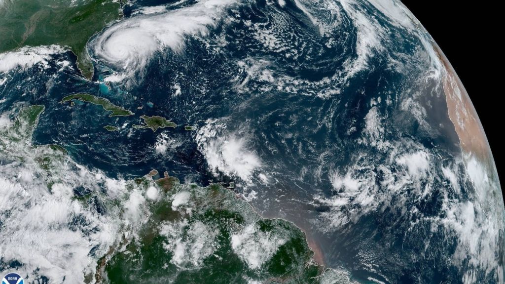  El hurac&aacute;n Humberto amenaza con fuerte oleaje a Estados Unidos en su camino a Bermudas 