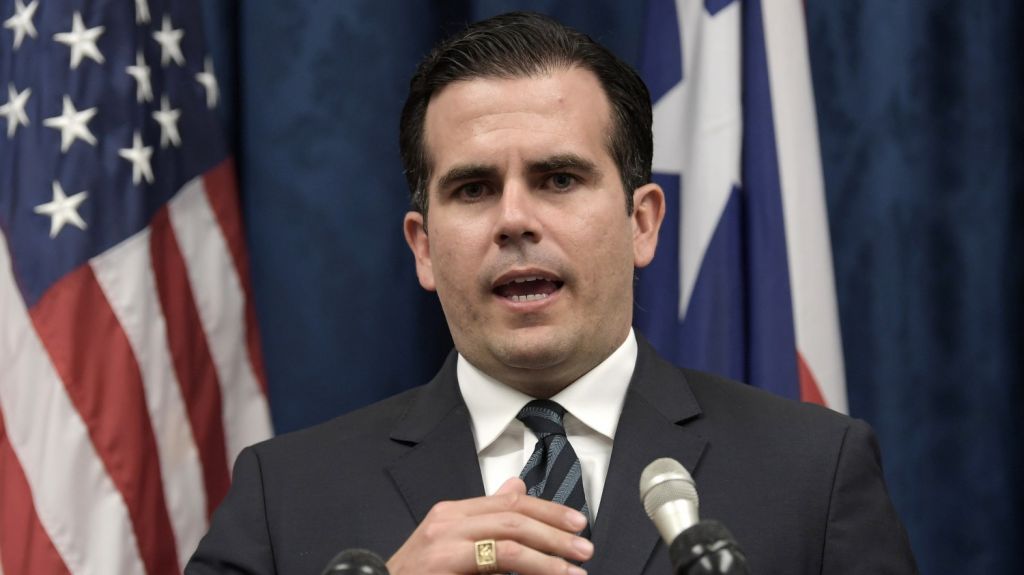  Aumenta la presi&oacute;n para que dimita el gobernador tras esc&aacute;ndalo 