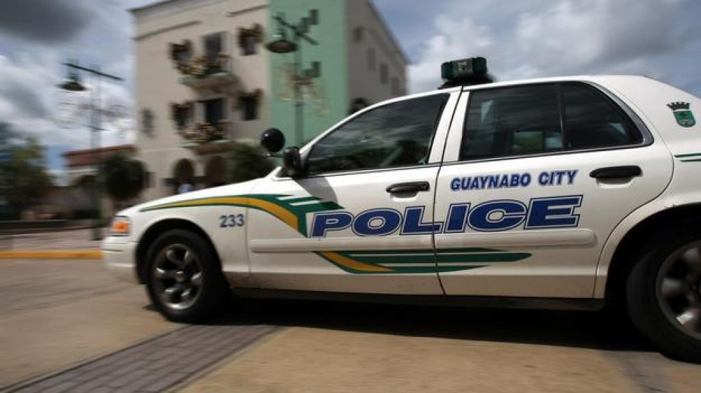  Municipales de Guaynabo arrestan a dos personas por carjacking en Bayam&oacute;n 