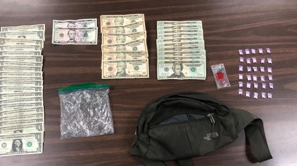  Ocupan drogas y dinero e residencial de Juana Diaz 
