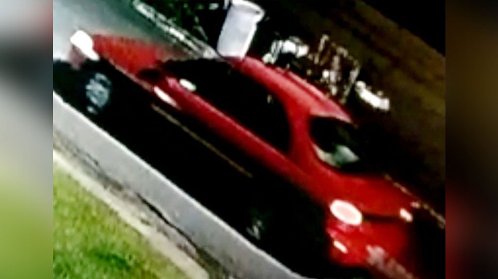  Buscan a sospechosos de robos y &ldquo;carjackings&ldquo; que utilizan este auto 