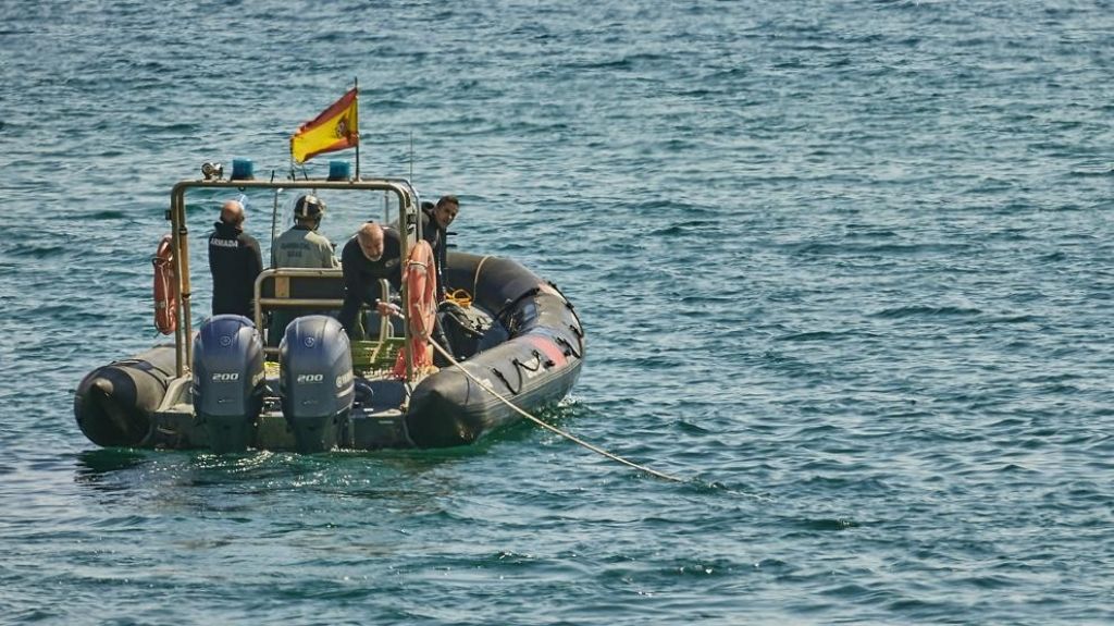  Narcotraficantes rescatan a tres agentes de la Guardia Civil de Espa&ntilde;a tras una persecuci&oacute;n en el mar 